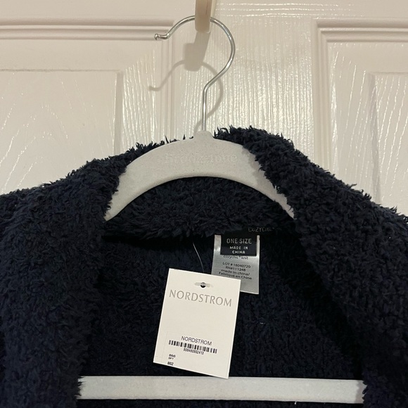 Barefoot Dreams One Size Fits All Poncho NWT - Picture 6 of 8